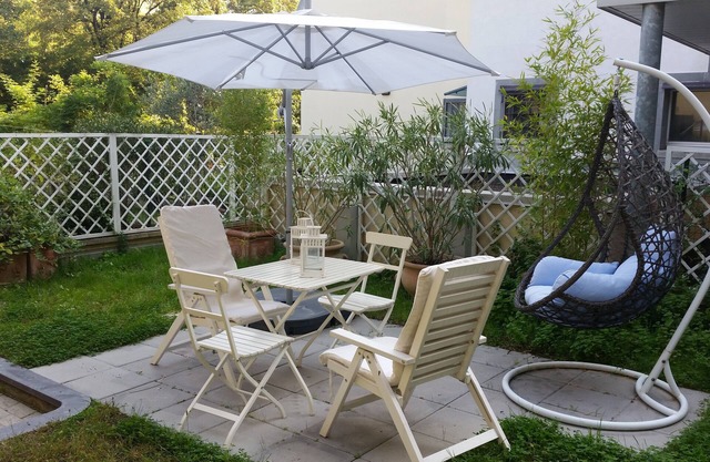 "The Little Garden," Studio apartment, garden and private parking space Airport+Ducati
