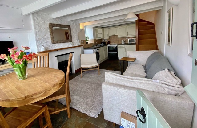 The Little Lighthouse - 2 mins from beach