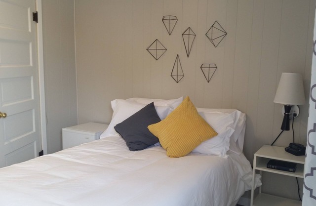 THE LITTLE VILLAGE , Full Bed 105