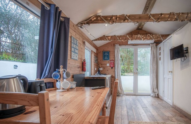 The Lodge - 1 Bedroom - Freshwest Beach Retreat
