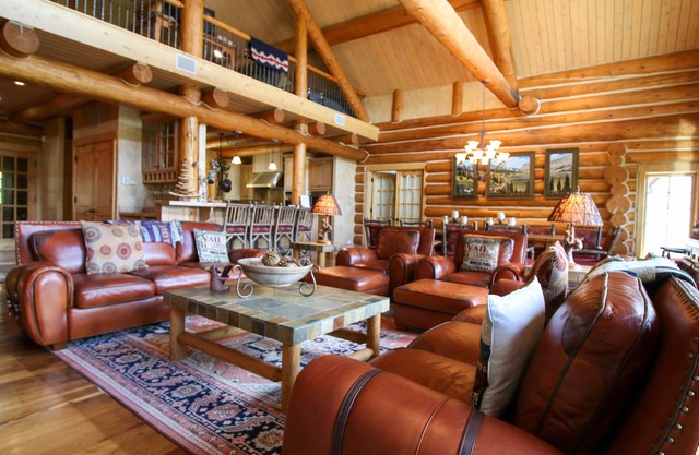 The Lodge at Eagles Nest, Luxury Home with views, Hot tub, Deck, 3 Master Suites