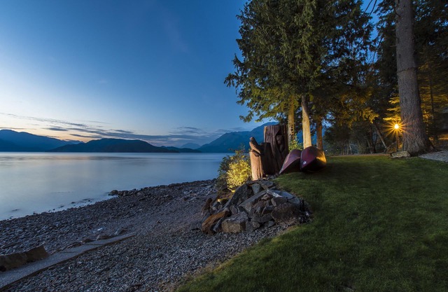 "The Lodge on Harrison Lake" Carriage House