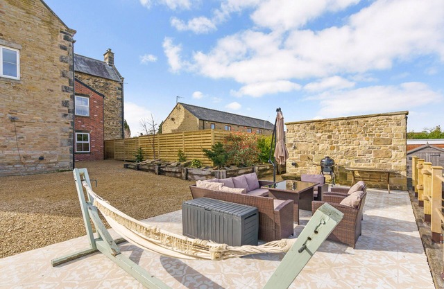 The Lodge Luxury Grade 2 listed house, Hot tub, Derbyshire /nr Peak District