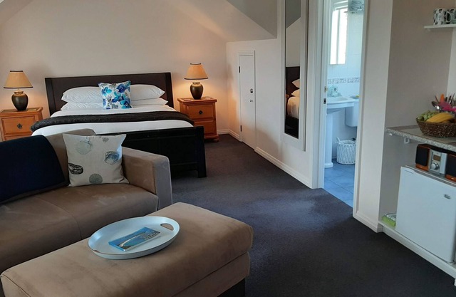 THE LOFT at Kingfisher Ridge, "Bay of Islands"!