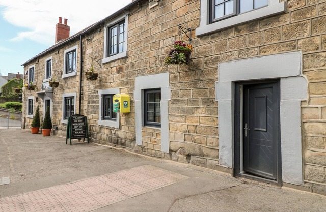THE LOFT AT THE GEORGE, pet friendly in Clay Cross