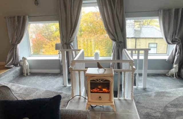 The Loft@Brighouse ( 2 bed luxury apt with amazing views over the valley )