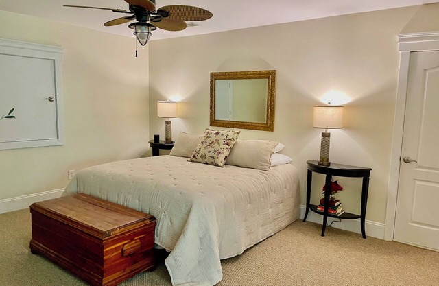 The Loft is a large beautiful apartment.2 miles from Davidson/4 from Mooresville