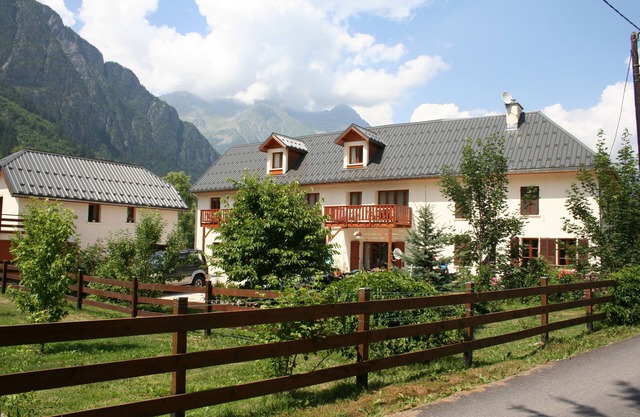 The Loft. Winter ski/Summer biking. Perfect location