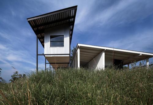 The Lone Pine - Architect's Villa for adventure & retreat