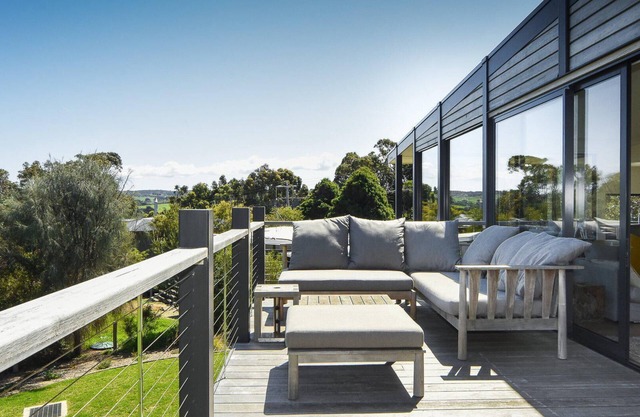 The Lookout - Escape to this Modern home with Solar Heated Pool and Rural Views