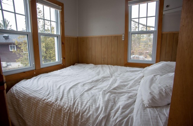 The Loon Muskoka Cabin - TeaLakeCottages
