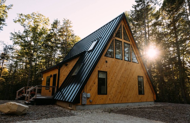 The Maine Frame: Fall Getaway, 7 Min to LL Bean