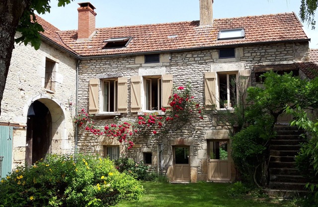 The "Maison de Coeur" CHARMING House & Garden -Village & River- Ideal for Family