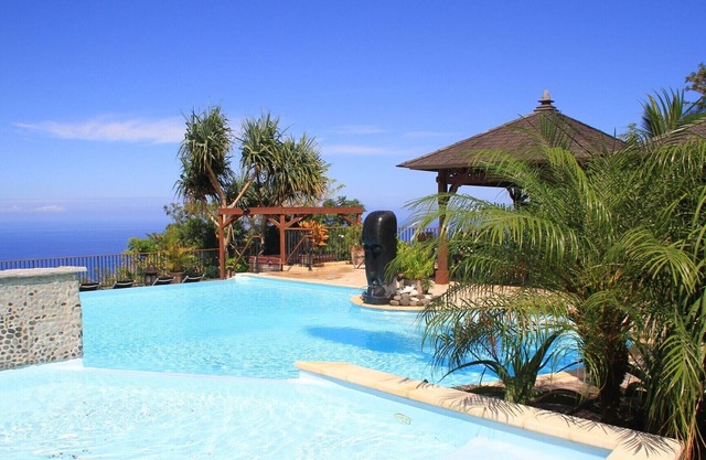 The Maloya **** Beautiful T2 with garden, accessibility PMR, pool & spa