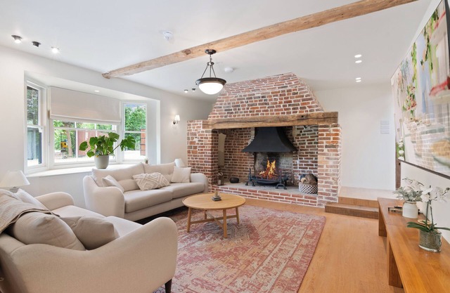 The Manor at Minstrel Court - 12085