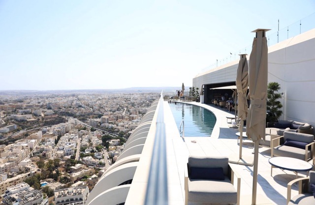 The Mercury Suite with pool