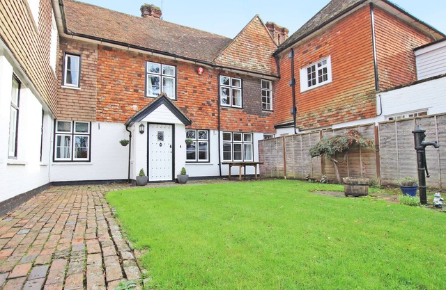 'The Mews' converted Manor mews situated in a central location with a rural feel