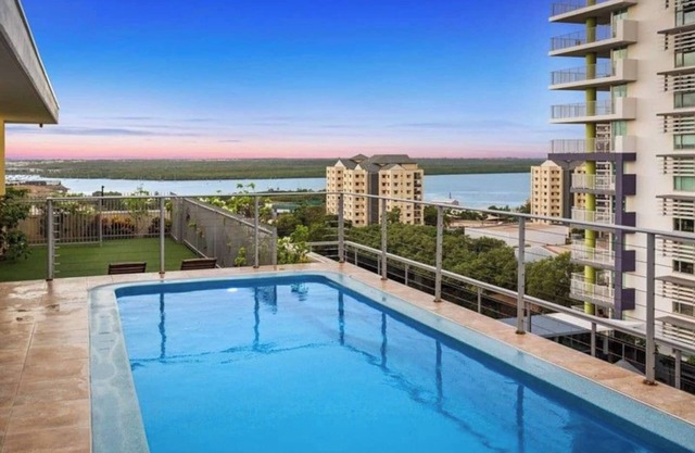 The Midas Touch | Rooftop Pool & Free Parking