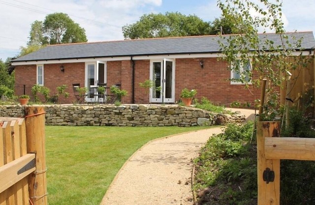 THE MILKING PARLOUR, pet friendly, with a garden in Shaftesbury