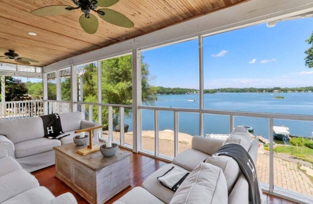 The Mill-Lauderdale Lake Luxury |Breathtaking Views |Kayaks |15 Minutes to Skiing |Pier |Firepit