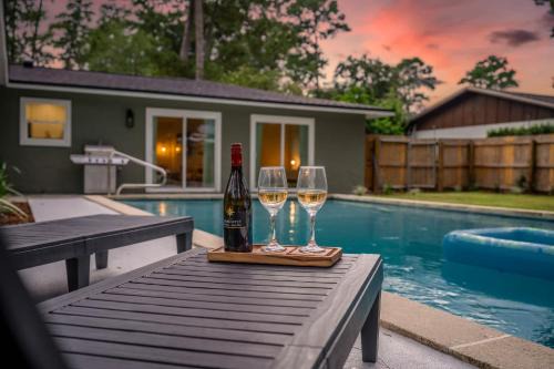 The Monterey - Private Pool & Grill - 4 KING Beds