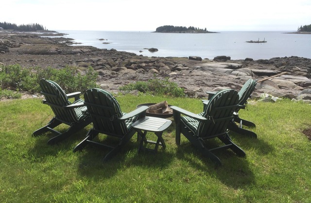The Moonlight Cottage: At The Water's Edge With Beaches And Atlantic Views