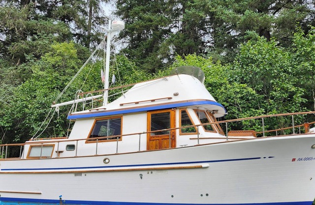 The Nautical Nights - A welcoming 2-bedroom boat with WiFi in scenic Seward
