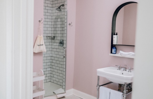 The Neighborhood Hotel - Lincoln Park 302 - One Bedroom w/Patio