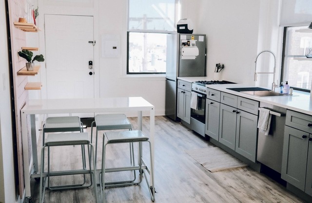 The Neighborhood Hotel - Lincoln Park 303 - Two Bedroom