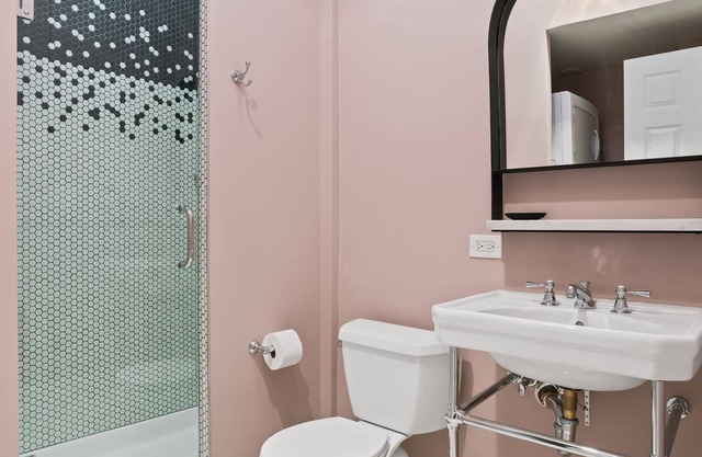 The Neighborhood Hotel - Lincoln Park 401 - One Bedroom