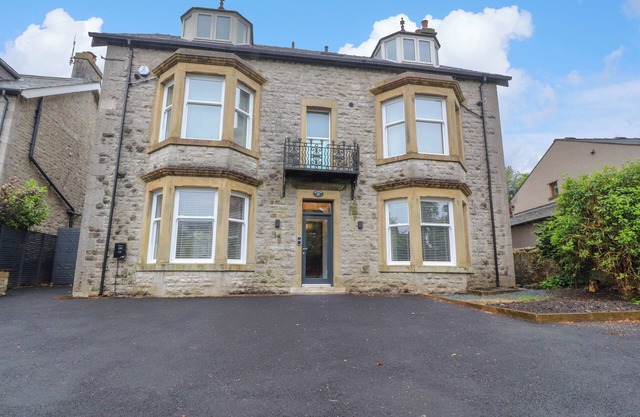THE OAKROYD, family friendly, luxury holiday cottage in Ingleton