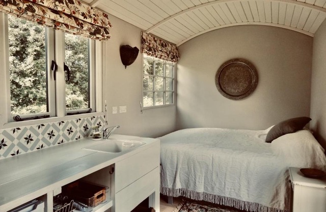 The Oaks Glamping - Jasper's Shepherds Hut