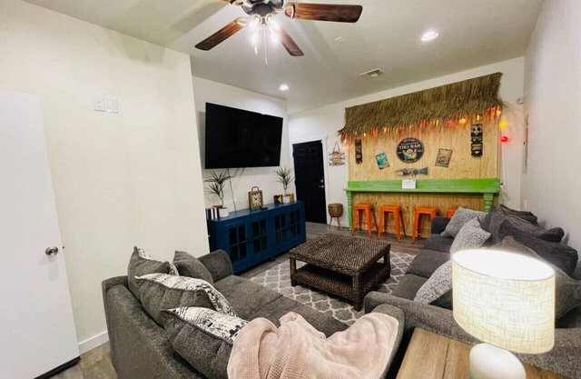 The Oasis in the Cove, Beautiful Lakefront View!