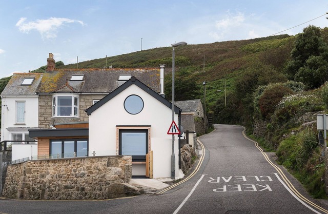 THE OLD BEACH STORE, pet friendly, with open fire in Sennen Cove