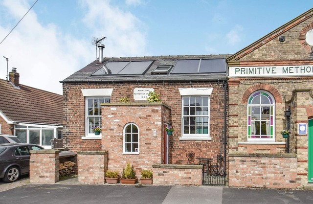 THE OLD CHAPEL, pet friendly, luxury holiday cottage in Hornsea