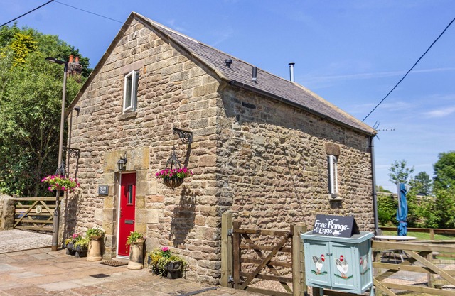 THE OLD CHAPEL, romantic, luxury holiday cottage in Crich