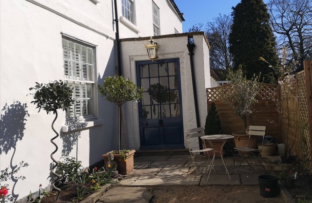 the old rectory dating back from 17C "french" super king bed en-suite