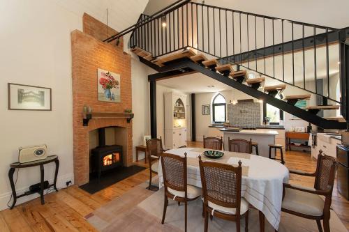 The Old School Romantic Stay for 2 Adelaide Hills