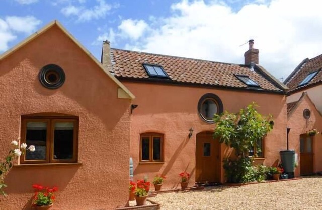 THE OLD STABLE, family friendly, with open fire in Weston-Super-Mare