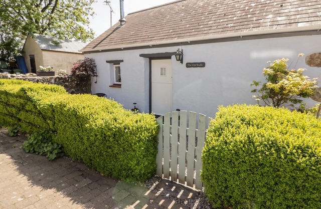 THE OLD STABLE, pet friendly, with open fire in Wolfscastle
