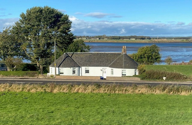 The Old Toll House - a house that sleeps 8 guests in 3 bedrooms - Retreat Group