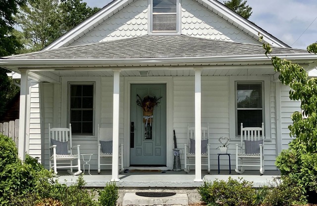 The Olde Springhouse cottage in downtown Abingdon