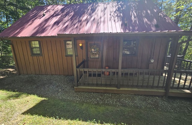 The Ole Bear Rustic Mountain Cabin