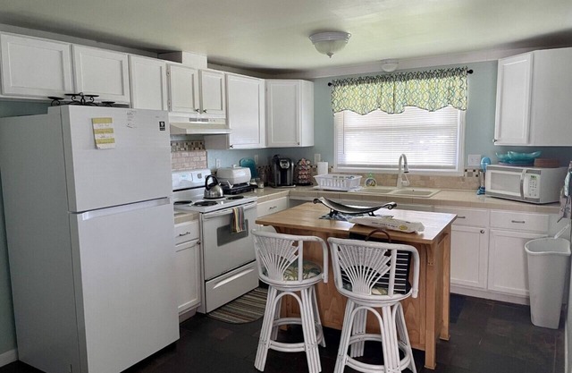 THE OTTER POD; a rare Canal Waterfront Gulf access Home,