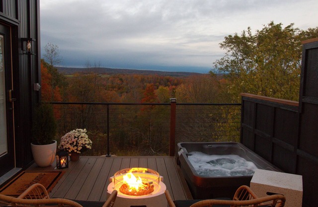 The Overlook; A Romantic Treehouse for Two