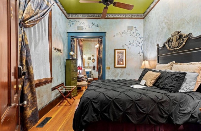 The Peerless Hotel | Junior Suite #2 | Jetted Tub