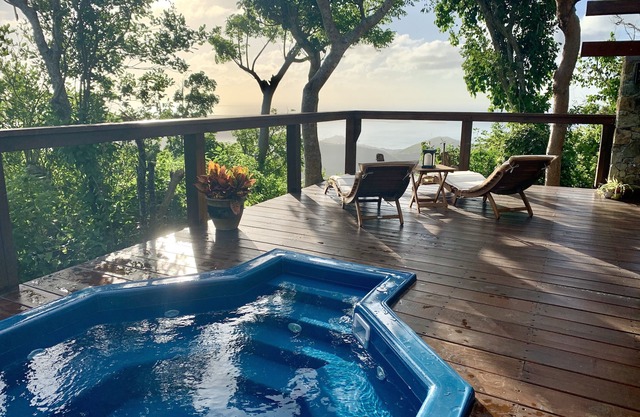 The Perch - A unique stay in a jungle paradise. A true tropical oasis.