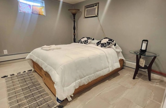 The Perfect Place. 10 mins from JFK Airport,UBS , LIRR, Long Isl Shopping Center