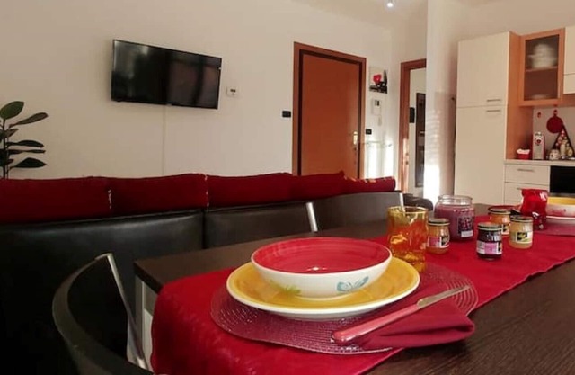 "The Phoenix". Parking, railway station, Wi.fi, Smart TV. Near Milan, Monza, Lecco