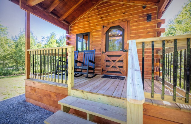 The Pines - New! - Menominee River Boutique Tiny Cottage